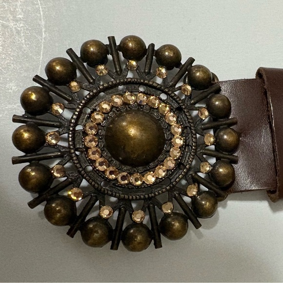 Black & Brown brown leather statement belt. Length is 43 inches. Large buckle. main image 9